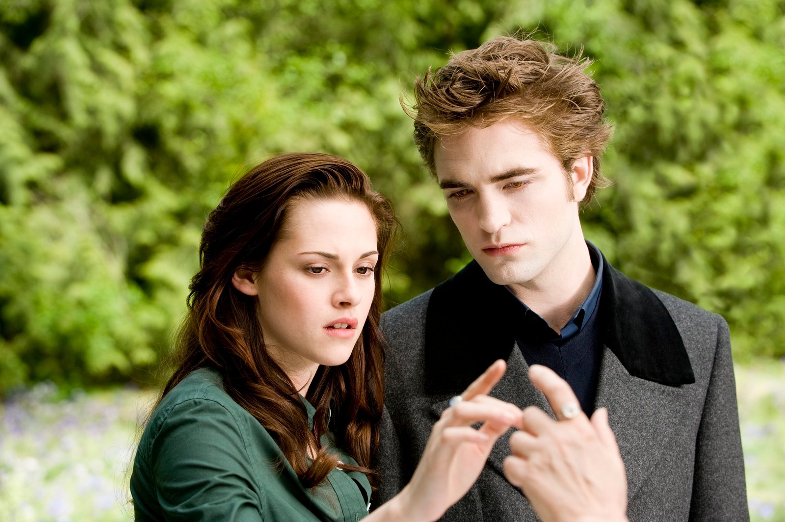 THE-TWILIGHT-SAGA:-NEW-MOON-(2009)