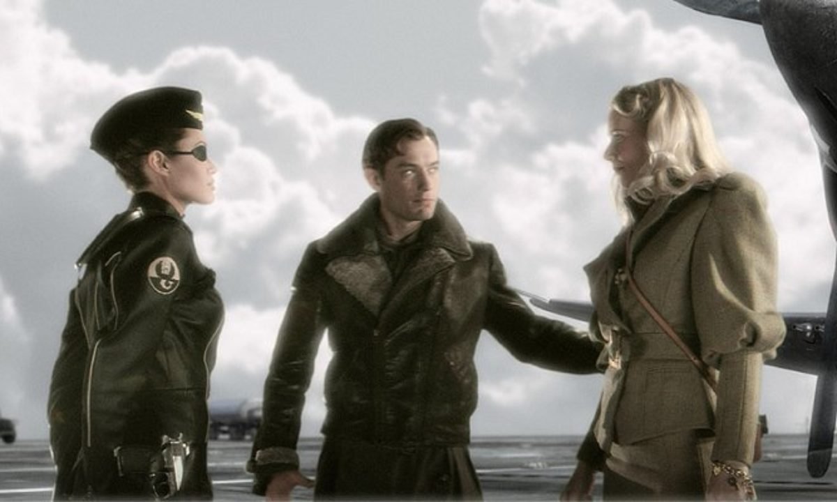 Sky-Captain-and-the-World-of-Tomorrow-(2004)